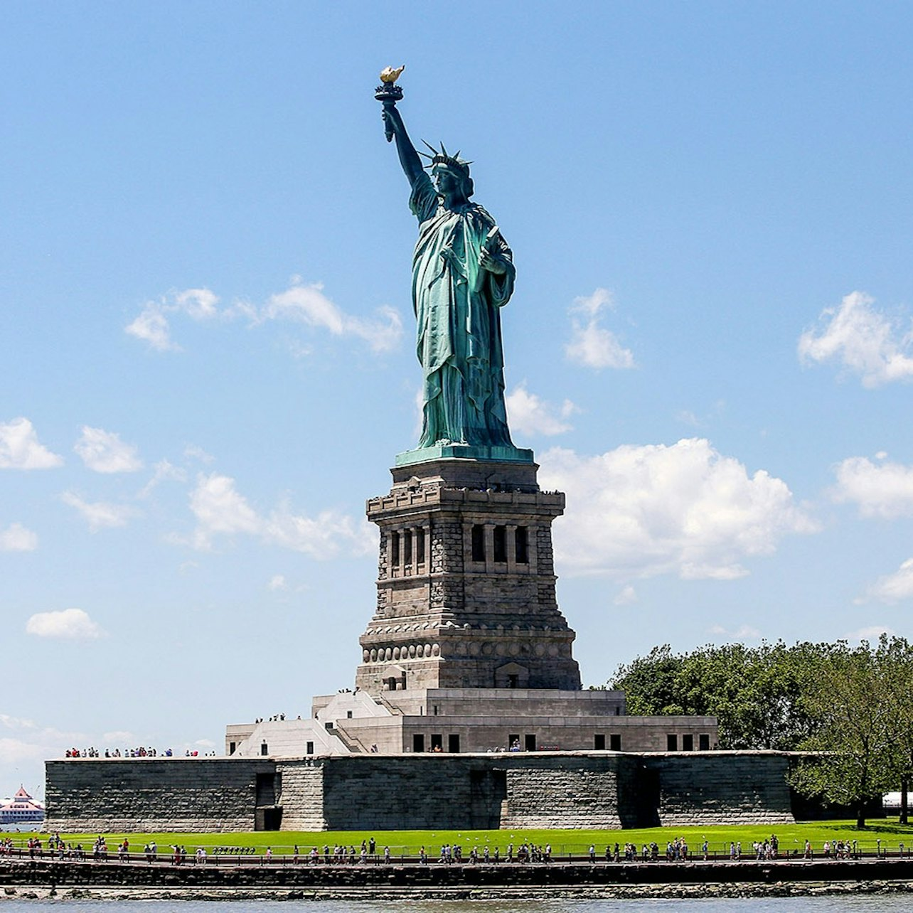 Statue of Liberty & Ellis Island: Guided Tour + Roundtrip Ferry Ticket - Photo 1 of 6